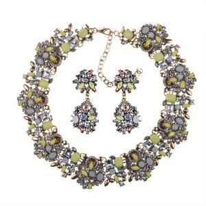 Fashion Jewelry Black and Gold Crystal Necklace and Earrings Set